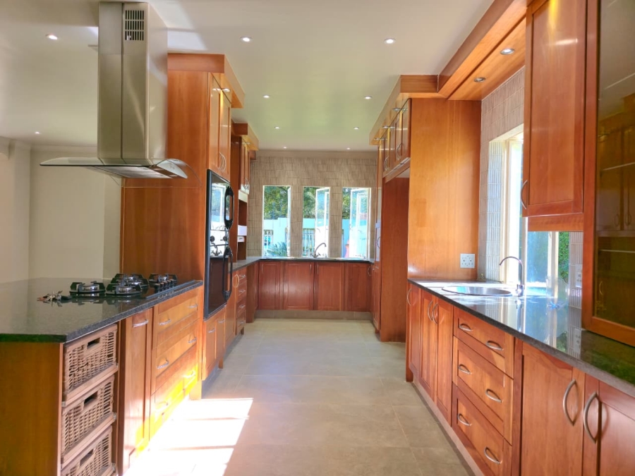 To Let 4 Bedroom Property for Rent in Waverley Gauteng
