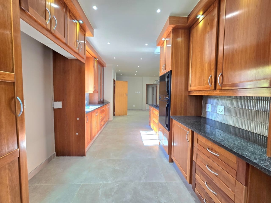 To Let 4 Bedroom Property for Rent in Waverley Gauteng