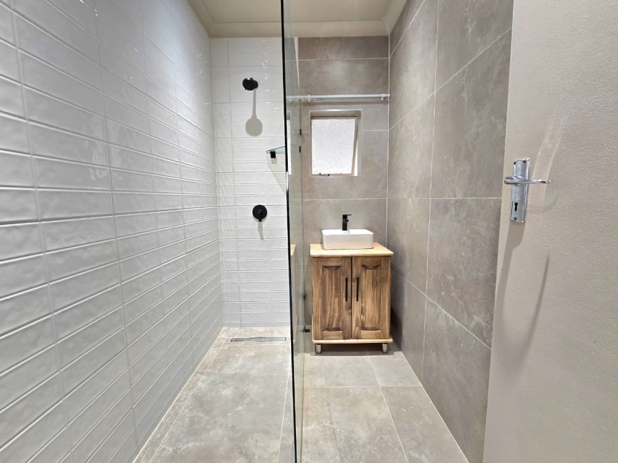 To Let 4 Bedroom Property for Rent in Waverley Gauteng