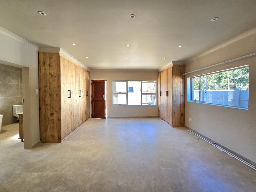 To Let 4 Bedroom Property for Rent in Waverley Gauteng