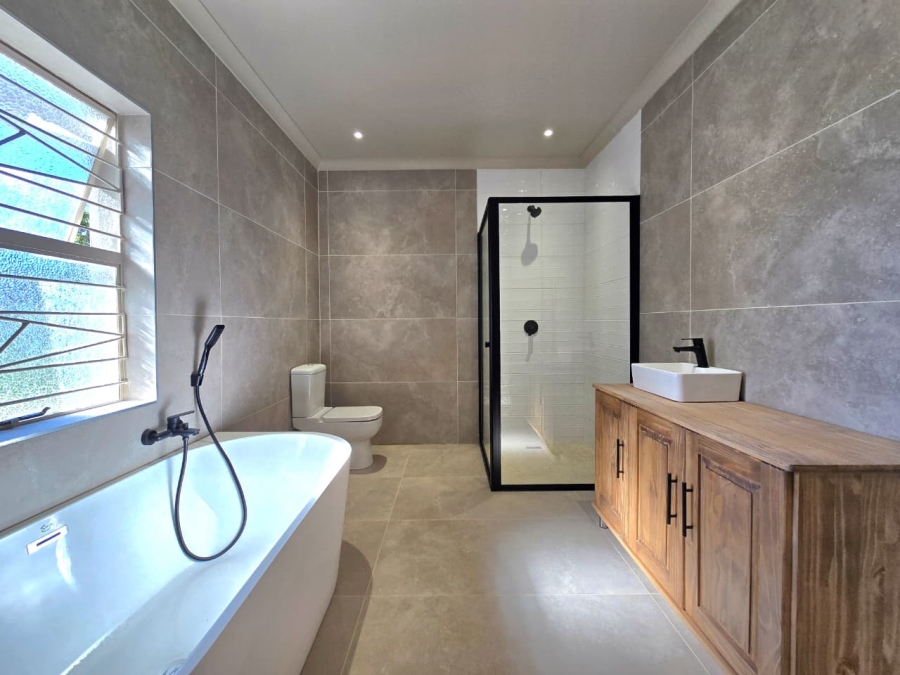 To Let 4 Bedroom Property for Rent in Waverley Gauteng