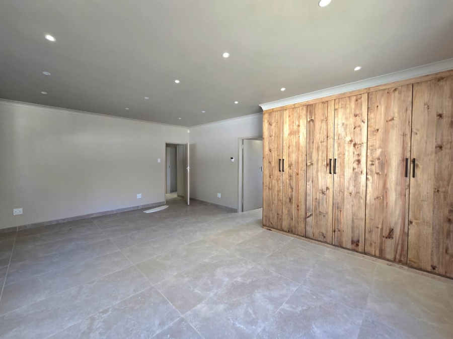 To Let 4 Bedroom Property for Rent in Waverley Gauteng