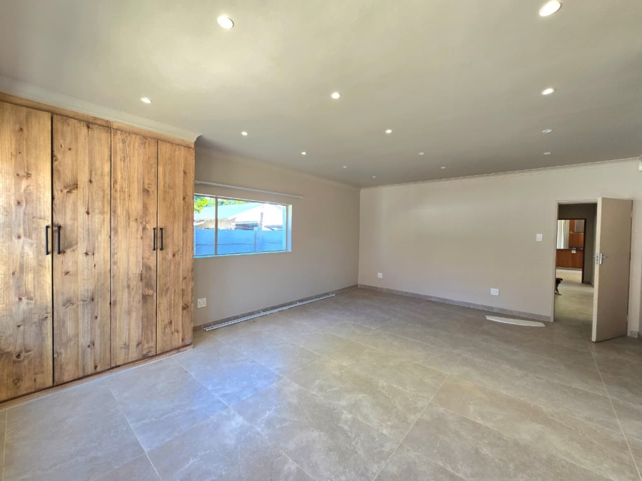To Let 4 Bedroom Property for Rent in Waverley Gauteng