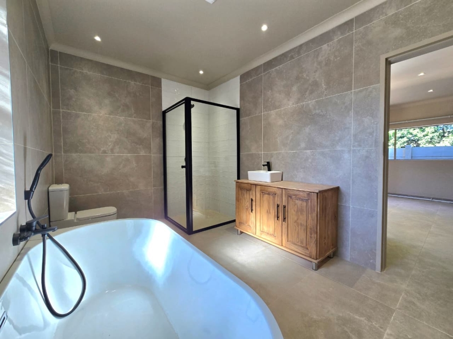 To Let 4 Bedroom Property for Rent in Waverley Gauteng