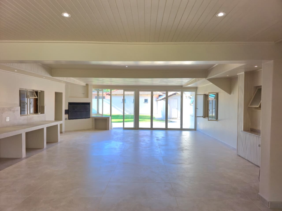 To Let 4 Bedroom Property for Rent in Waverley Gauteng