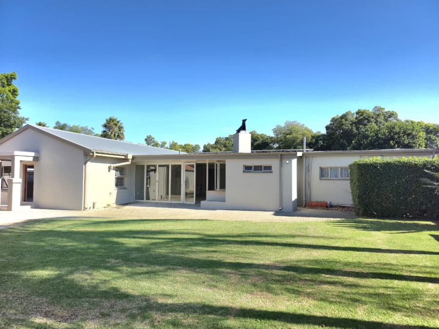 To Let 4 Bedroom Property for Rent in Waverley Gauteng