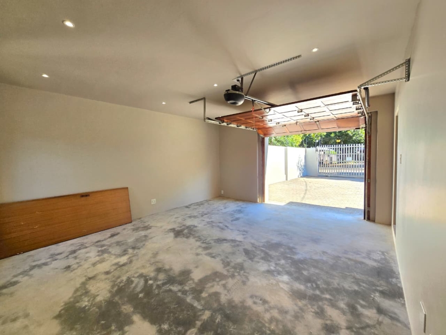 To Let 4 Bedroom Property for Rent in Waverley Gauteng