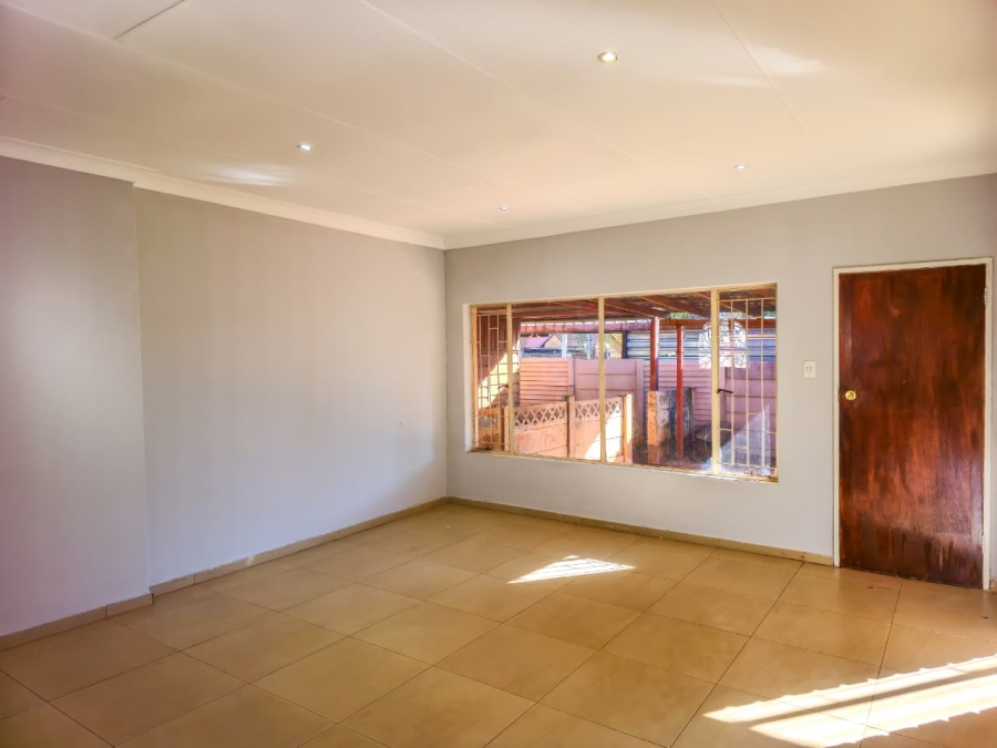 6 Bedroom Property for Sale in The Orchards Gauteng