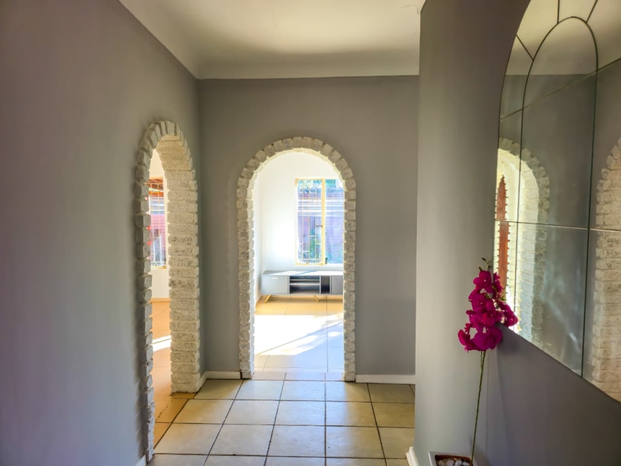 6 Bedroom Property for Sale in The Orchards Gauteng