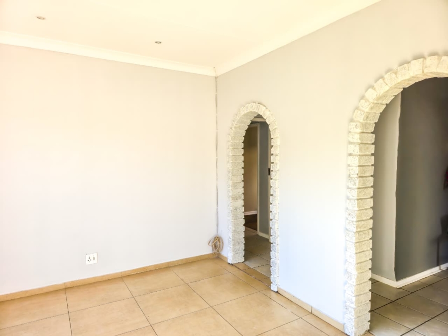 6 Bedroom Property for Sale in The Orchards Gauteng