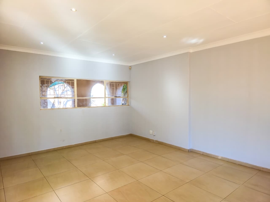 6 Bedroom Property for Sale in The Orchards Gauteng