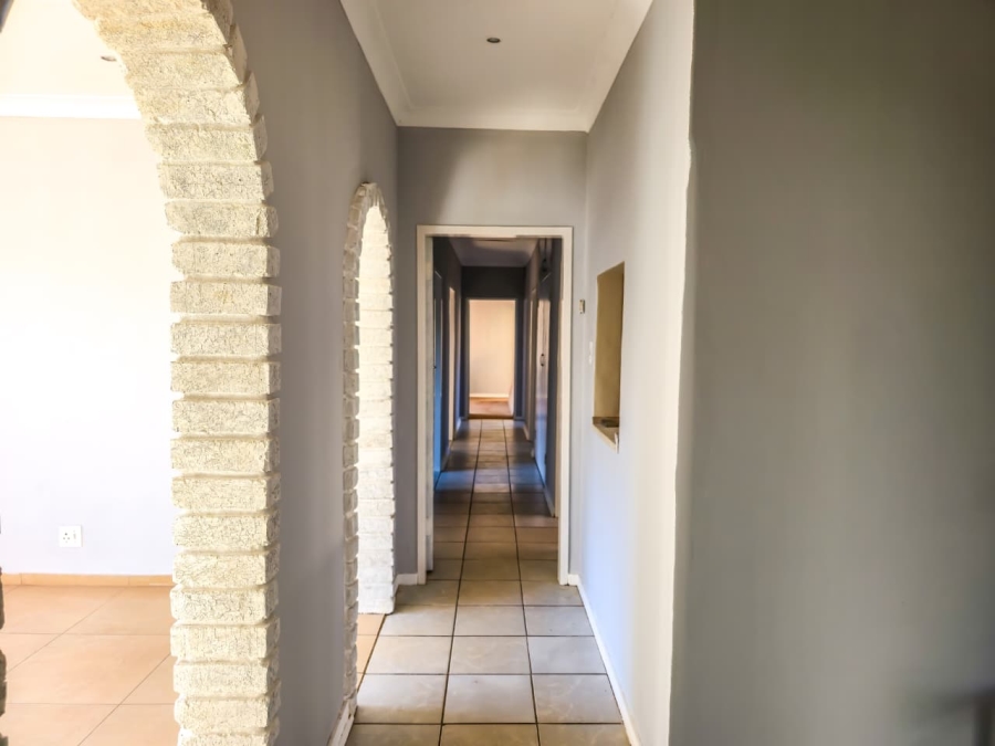 6 Bedroom Property for Sale in The Orchards Gauteng
