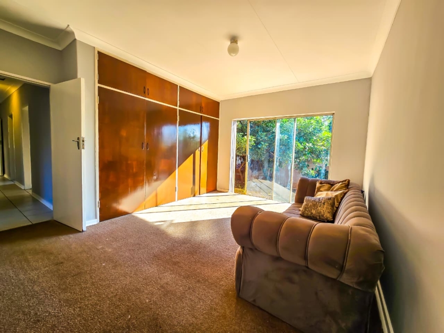 6 Bedroom Property for Sale in The Orchards Gauteng