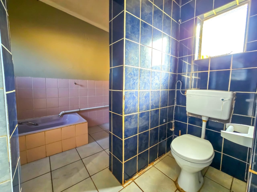 6 Bedroom Property for Sale in The Orchards Gauteng