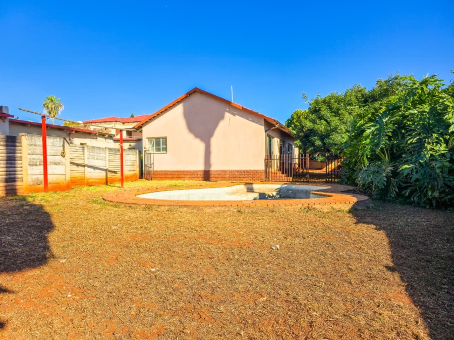 6 Bedroom Property for Sale in The Orchards Gauteng