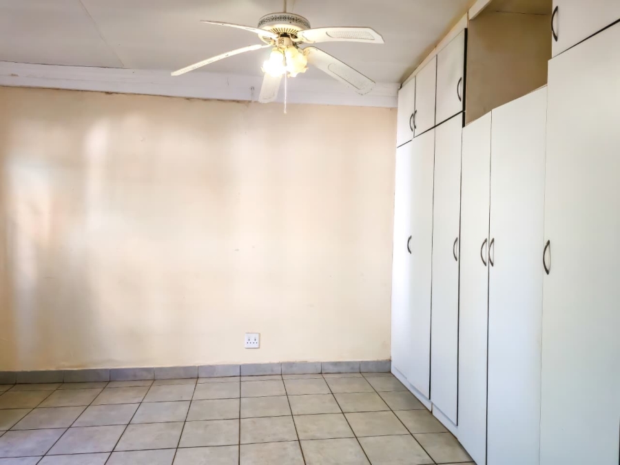 6 Bedroom Property for Sale in The Orchards Gauteng