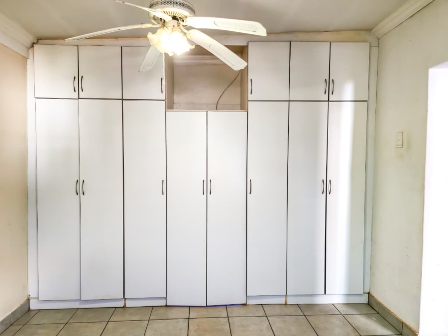 6 Bedroom Property for Sale in The Orchards Gauteng