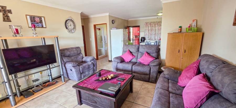 2 Bedroom Property for Sale in Magalieskruin Gauteng