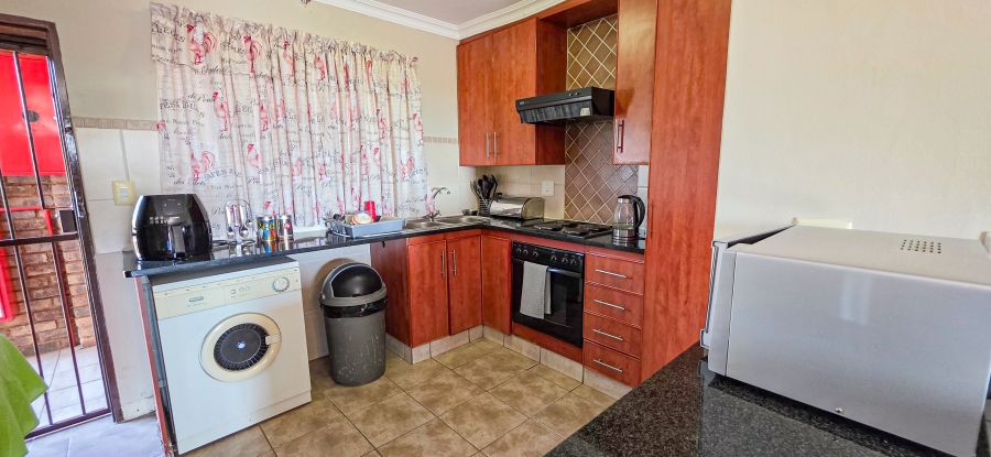 2 Bedroom Property for Sale in Magalieskruin Gauteng