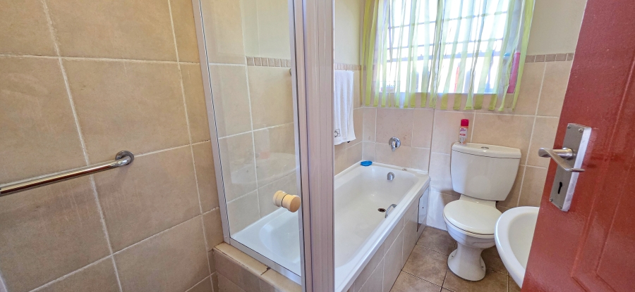 2 Bedroom Property for Sale in Magalieskruin Gauteng