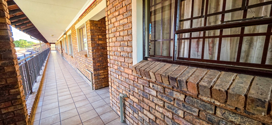 2 Bedroom Property for Sale in Magalieskruin Gauteng
