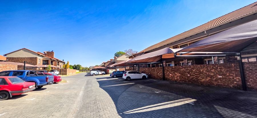 2 Bedroom Property for Sale in Magalieskruin Gauteng