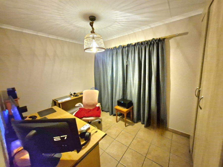 3 Bedroom Property for Sale in Annlin Gauteng