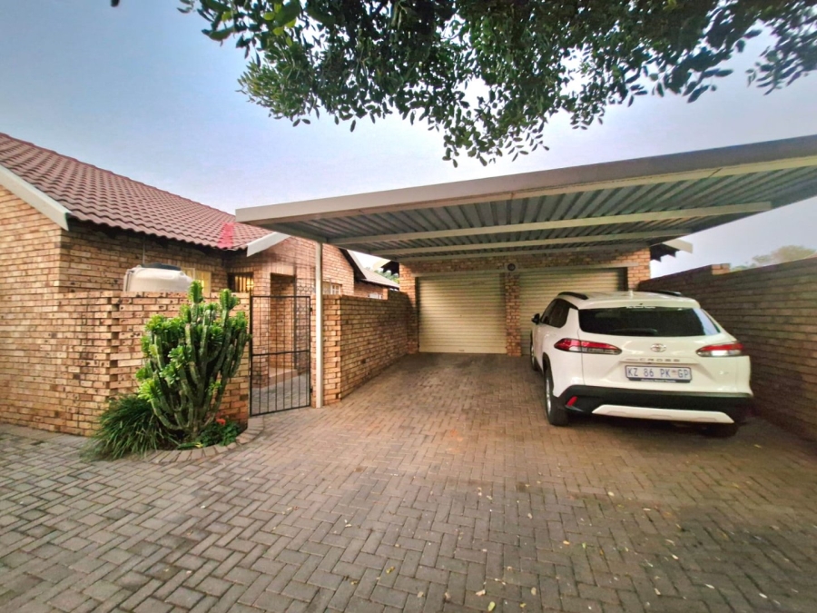 3 Bedroom Property for Sale in Annlin Gauteng