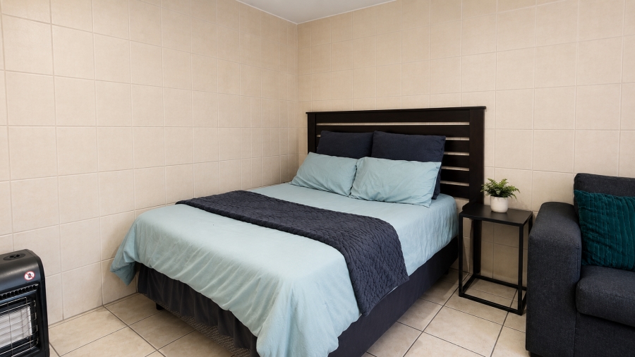 To Let 1 Bedroom Property for Rent in Die Hoewes Gauteng