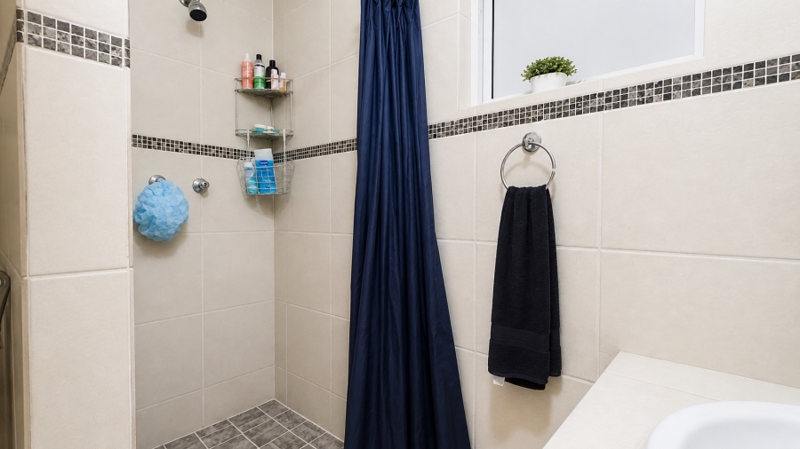 To Let 1 Bedroom Property for Rent in Die Hoewes Gauteng