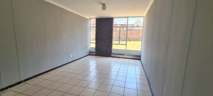 2 Bedroom Property for Sale in South Crest Gauteng