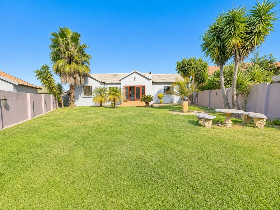 3 Bedroom Property for Sale in Thatchfield Estate Gauteng