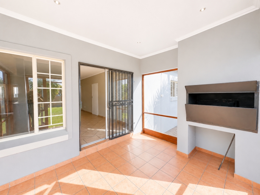 3 Bedroom Property for Sale in Thatchfield Estate Gauteng