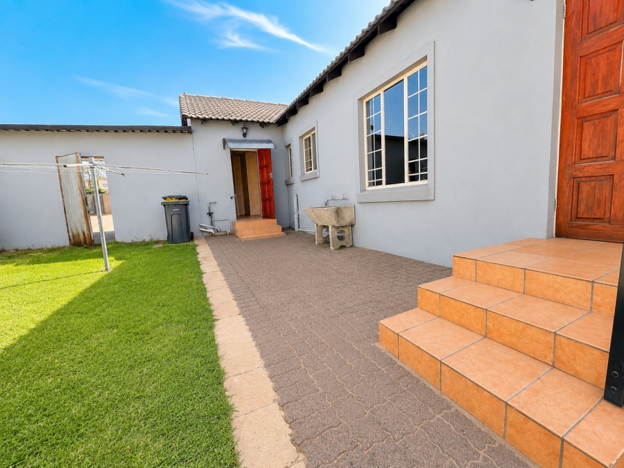 3 Bedroom Property for Sale in Thatchfield Estate Gauteng