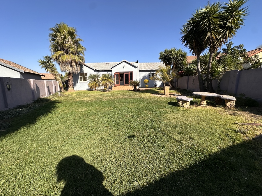 3 Bedroom Property for Sale in Thatchfield Estate Gauteng