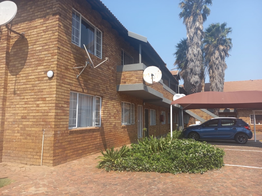 To Let 2 Bedroom Property for Rent in Kenleaf Gauteng