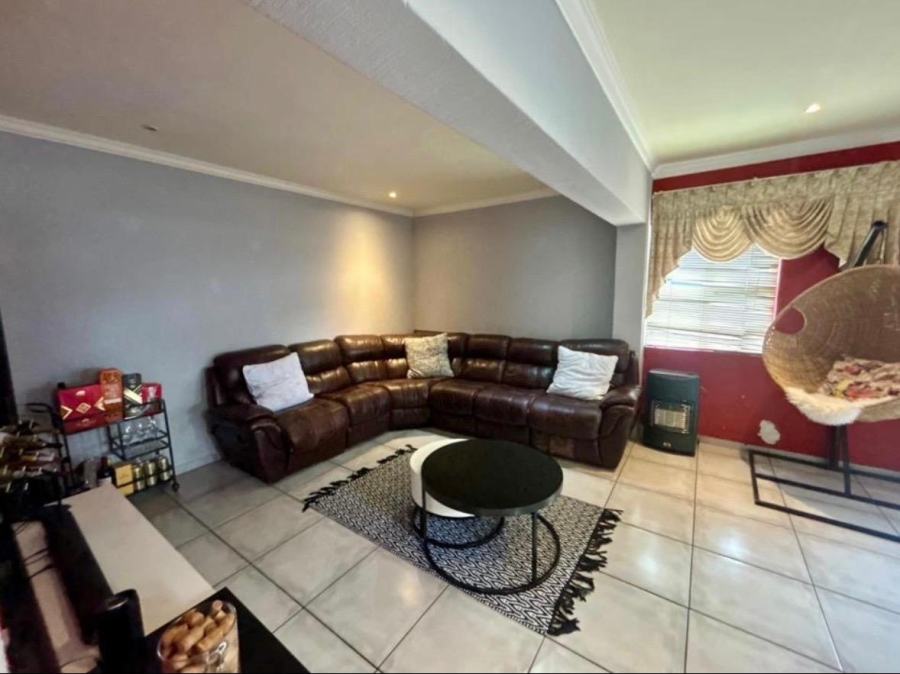 3 Bedroom Property for Sale in Sonneveld Gauteng
