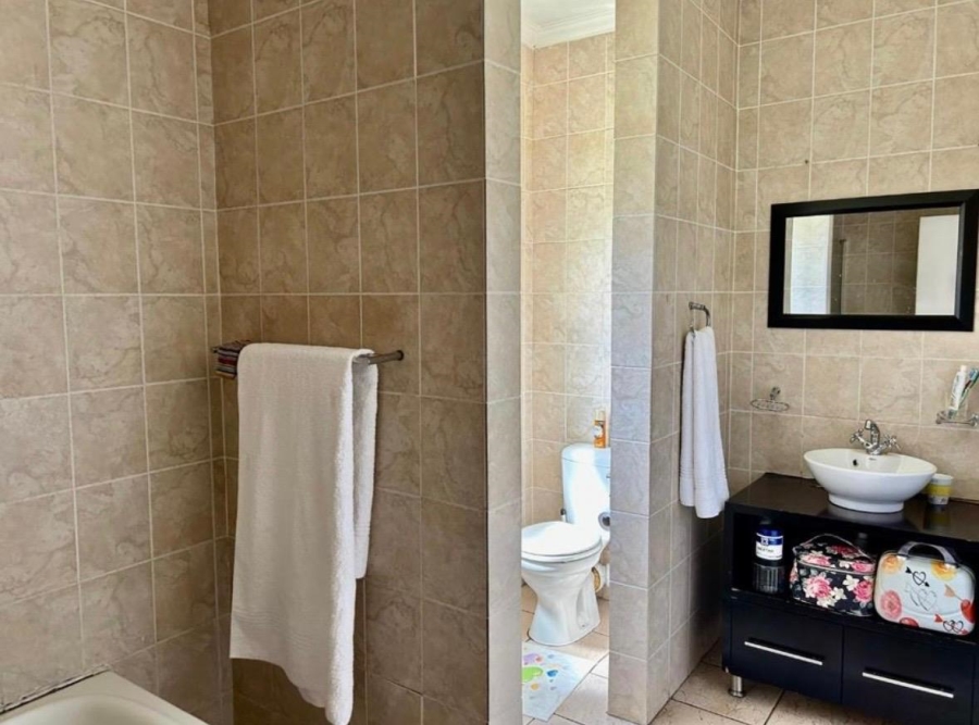 3 Bedroom Property for Sale in Sonneveld Gauteng