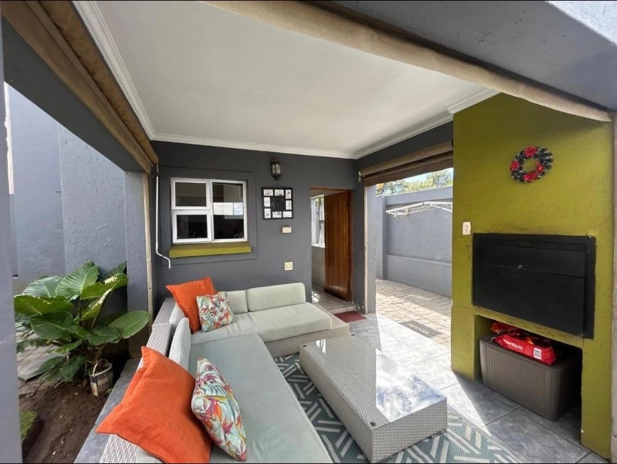 3 Bedroom Property for Sale in Sonneveld Gauteng