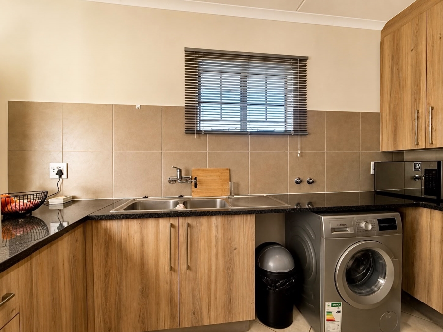 2 Bedroom Property for Sale in Monavoni Gauteng