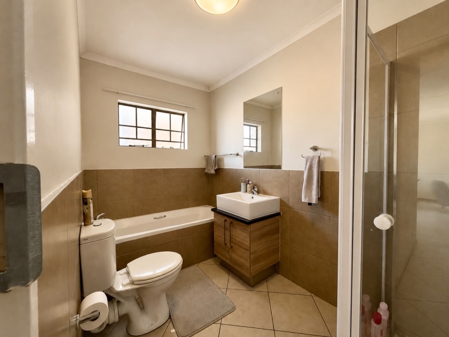 2 Bedroom Property for Sale in Monavoni Gauteng