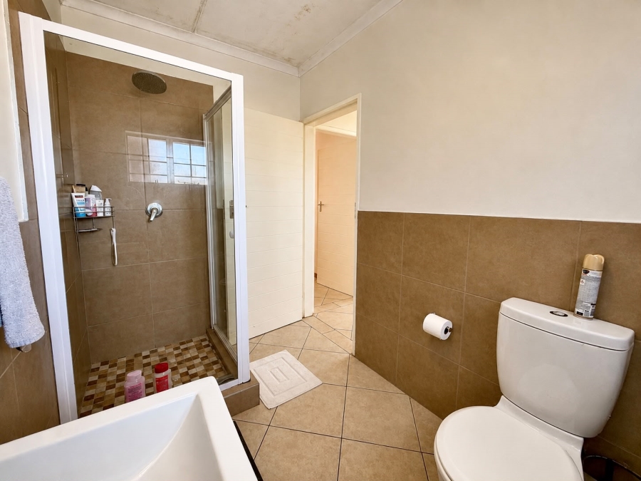 2 Bedroom Property for Sale in Monavoni Gauteng