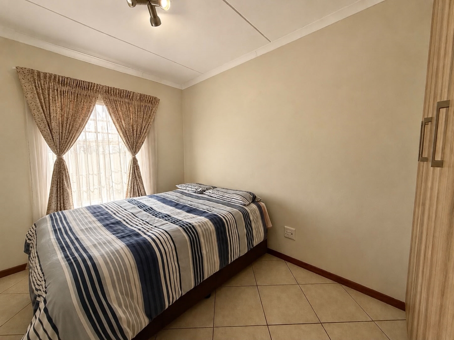 2 Bedroom Property for Sale in Monavoni Gauteng