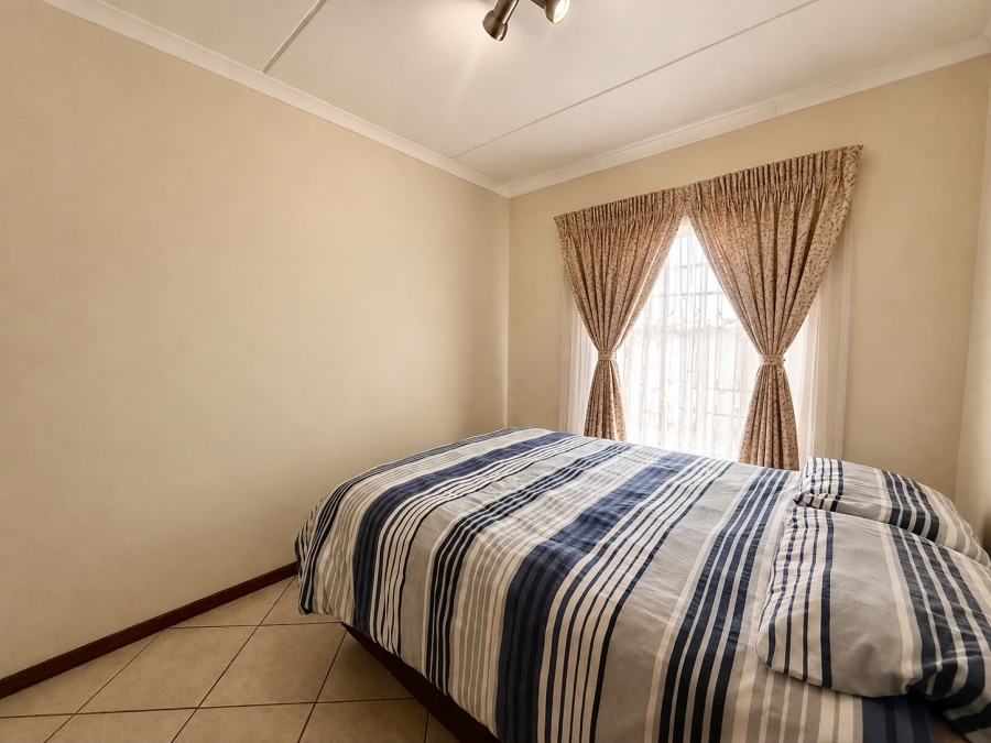 2 Bedroom Property for Sale in Monavoni Gauteng