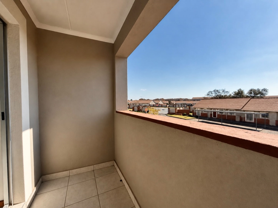 2 Bedroom Property for Sale in Monavoni Gauteng