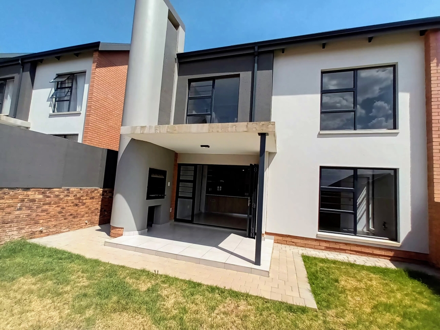 3 Bedroom Property for Sale in Amberfield Gauteng