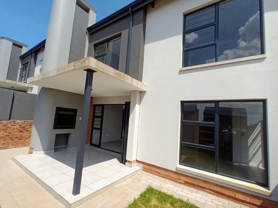 3 Bedroom Property for Sale in Amberfield Gauteng