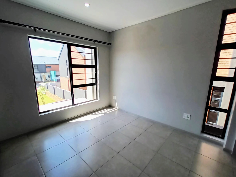 3 Bedroom Property for Sale in Amberfield Gauteng