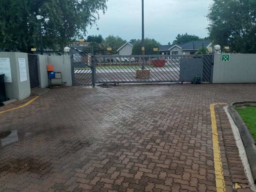 To Let 2 Bedroom Property for Rent in Verwoerdpark Gauteng