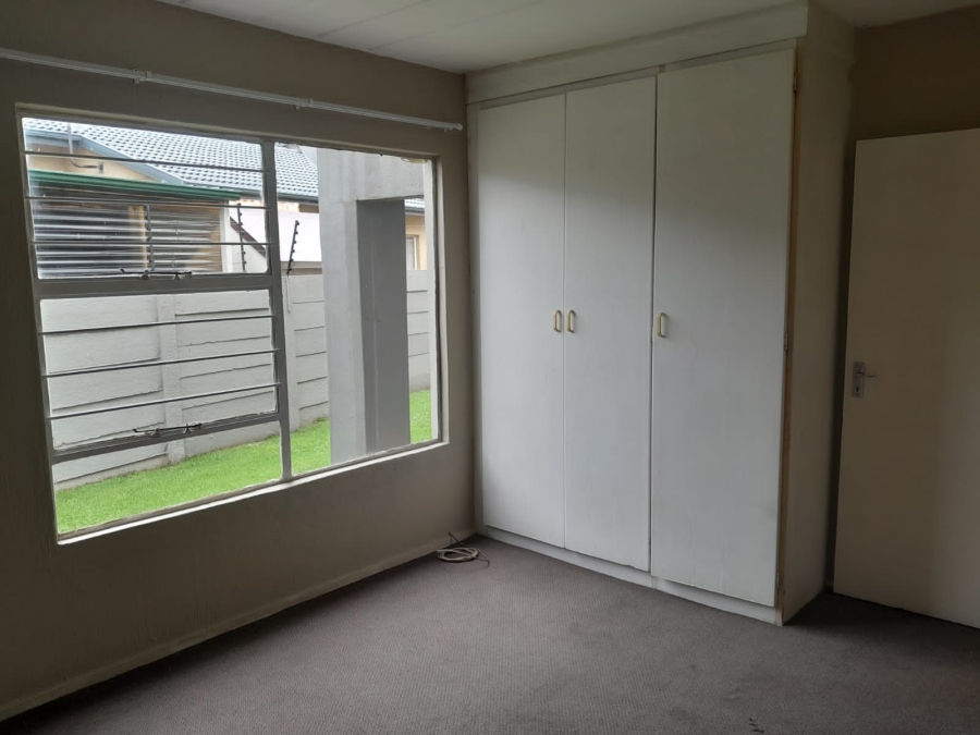 To Let 2 Bedroom Property for Rent in Verwoerdpark Gauteng